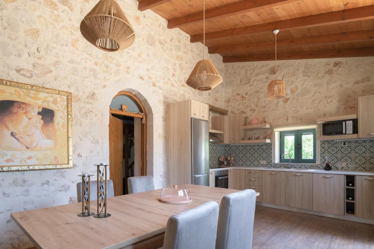Mouria Villa Gállos